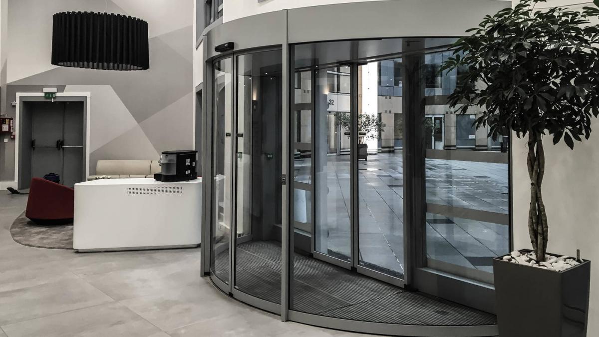 Pintu Otomatis Model 180° Curved Sliding Door