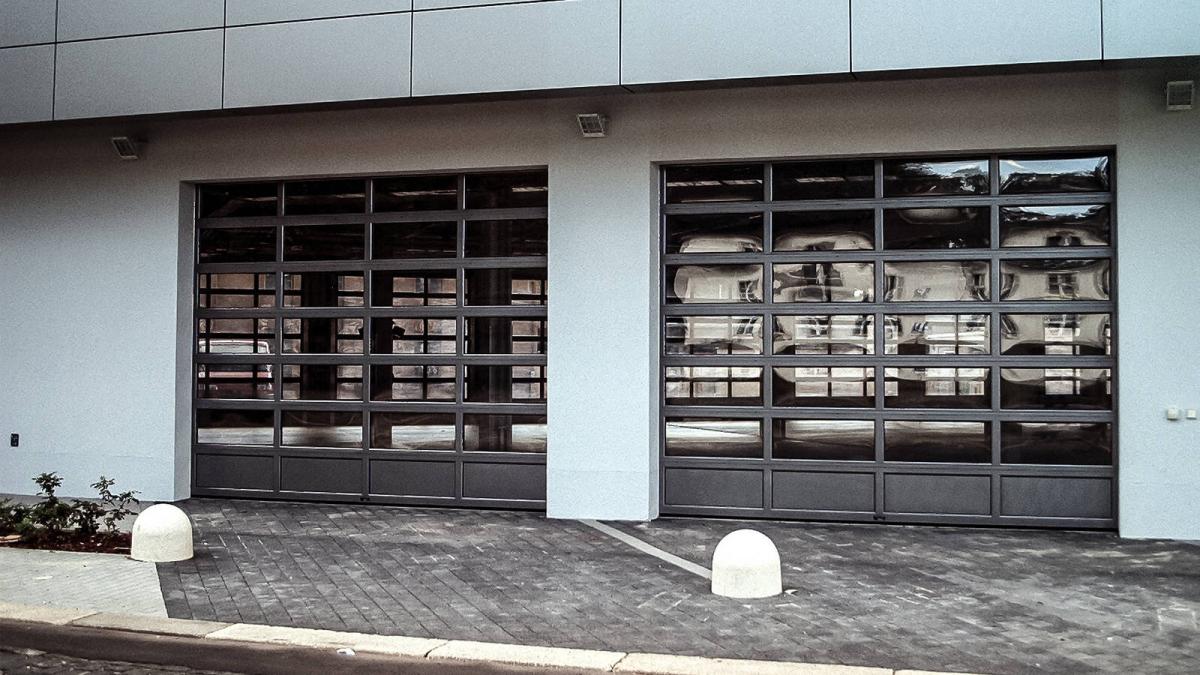 Sectional overhead door